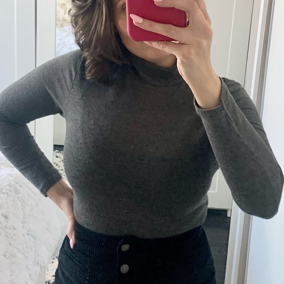 Dynamite Heathered Grey Mock Neck Long Sleeve Top - Picture 2 of 9